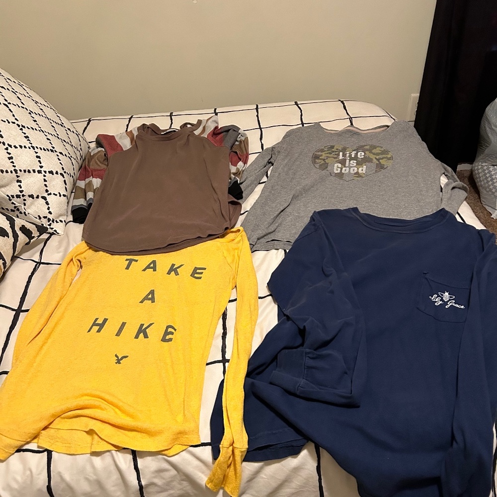 Bundle of long sleeves